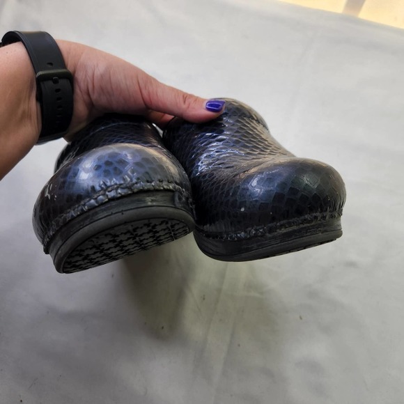 Dansko Blue Metallic Snake Clogs Nursing Shoes Size 38 US 7.5-8 - Picture 2 of 12